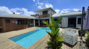 Villa d’architecte – Piscine et vue dégagée – Saint-François