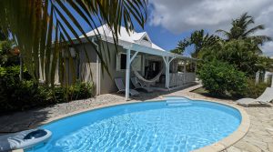 VILLA DE CHARME AVEC PISCINE ET GARAGE – 3 CHAMBRES
