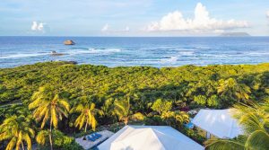 VILLA PREMIERE LIGNE VUE MER A COUPER LE SOUFFLE, RENOVATION SOIGNEE ET RENTABILITE ASSUREE