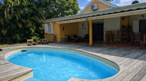 Maison de charme avec piscine et vaste espace extérieur
