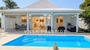 VILLA DE CHARME AVEC PISCINE ET GARAGE – CENTRE-VILLE SAINT-FRANCOIS