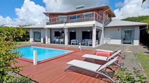 VILLA DE STANDING CONTEMPORAINE – PROCHE CENTRE-VILLE SAINT-FRANCOIS