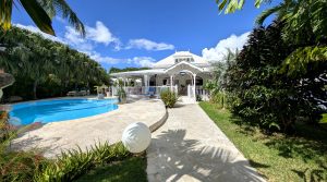 VILLA CRÉOLE DE CHARME AVEC PISCINE ET BUNGALOW INDÉPENDANT, AU CŒUR D’UN ÉCRIN TROPICAL VILLA CRÉOLE DE CHARME AVEC PISCINE ET BUNGALOW INDÉPENDANT, AU CŒUR D’UN ÉCRIN TROPICAL